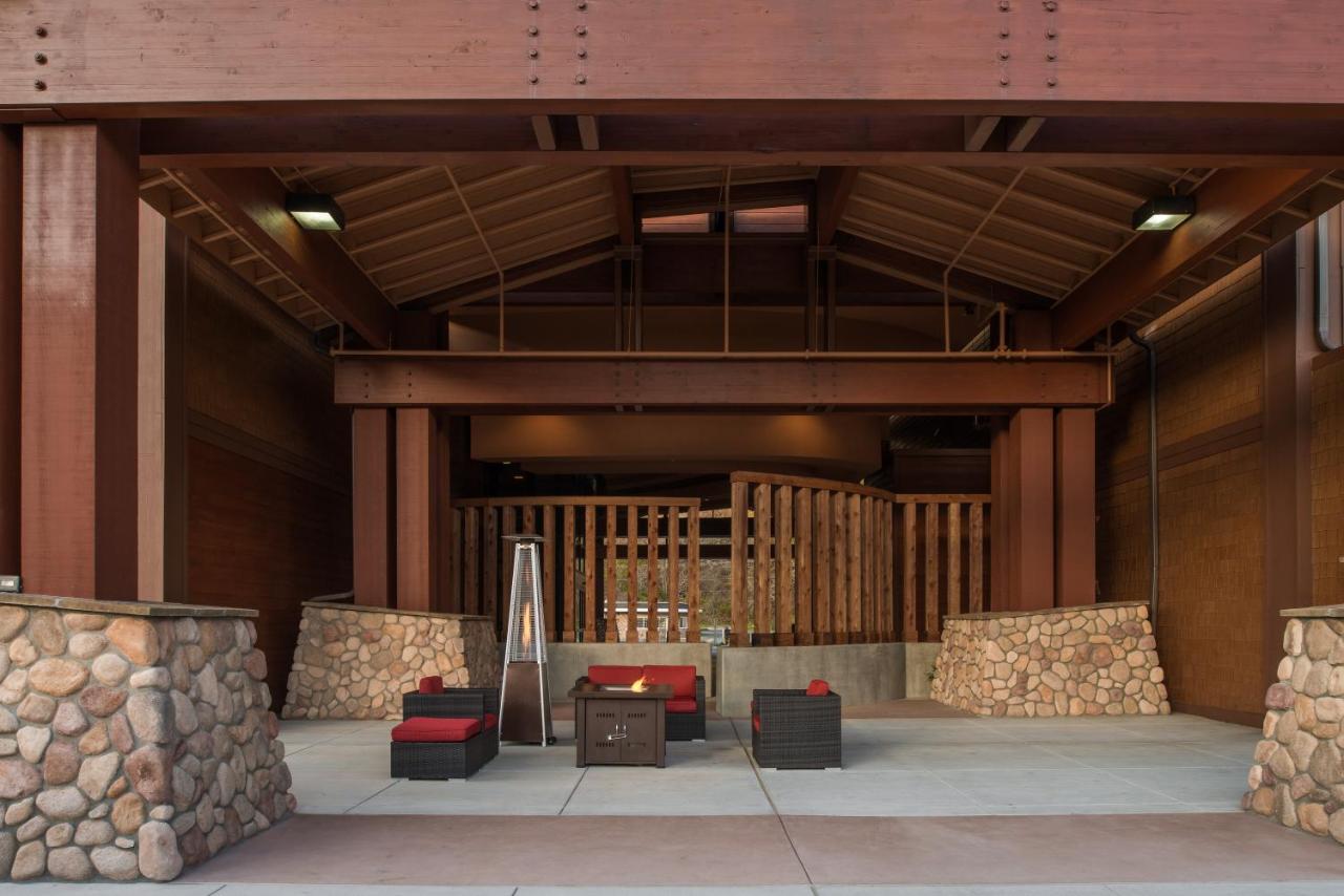 Holiday Inn Express Redwood National Park, an IHG Hotel photo