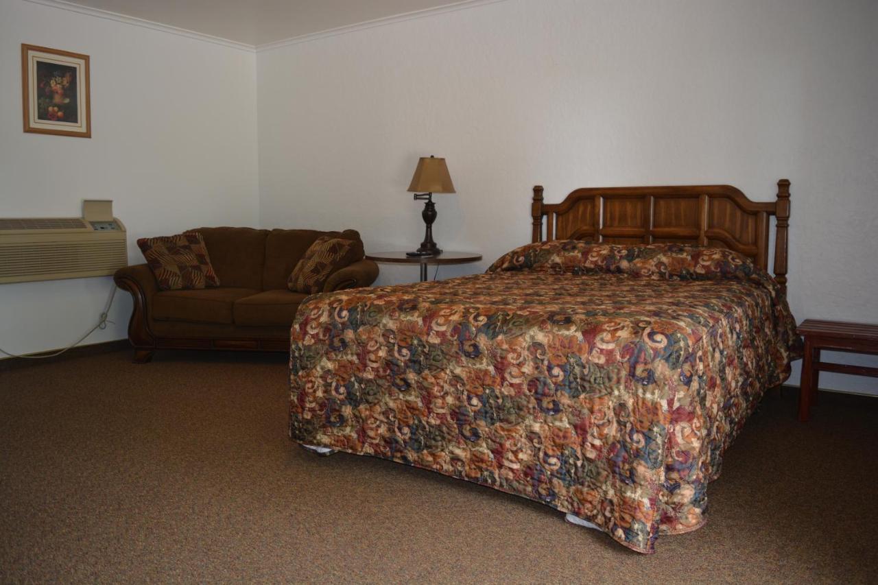 Evergreen Motel — photo 16
