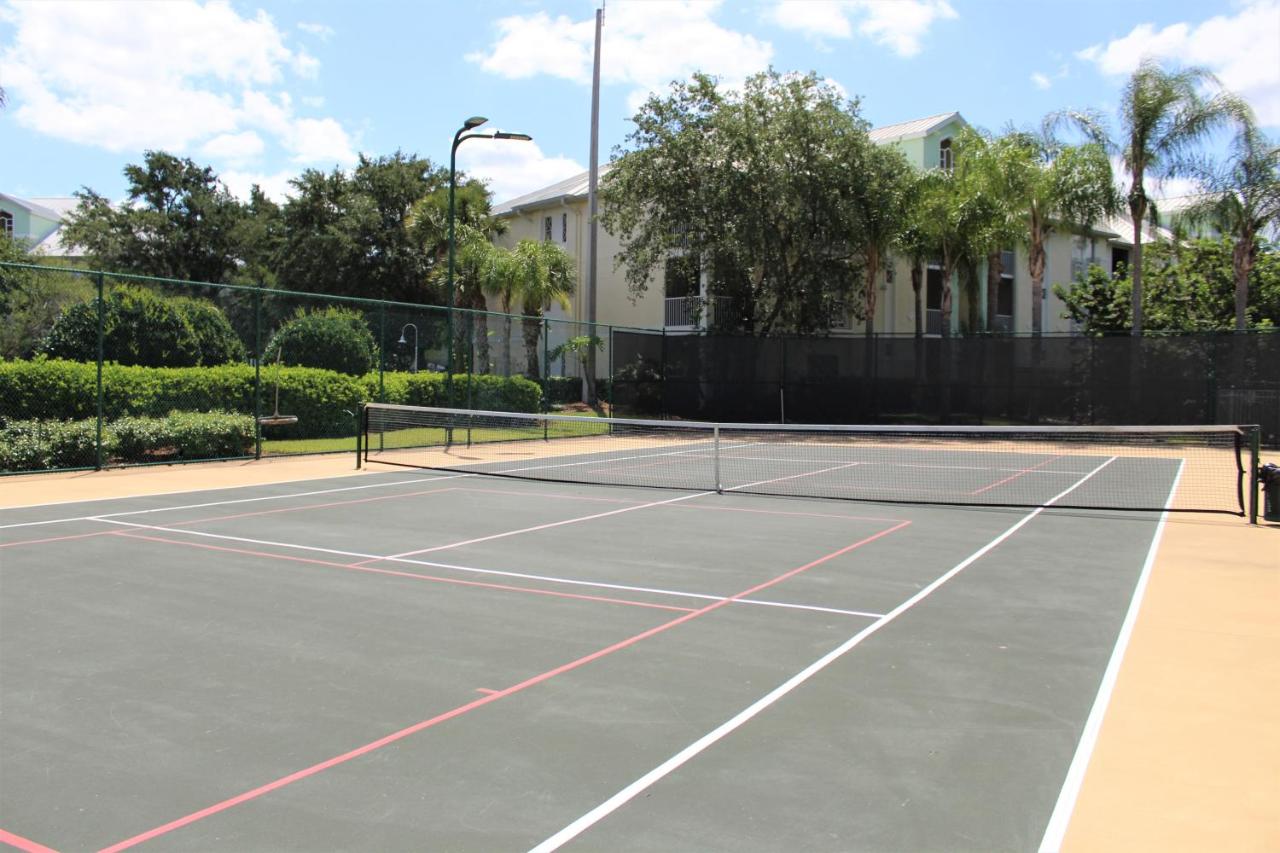 Tennis court: Cypress Pointe Resort