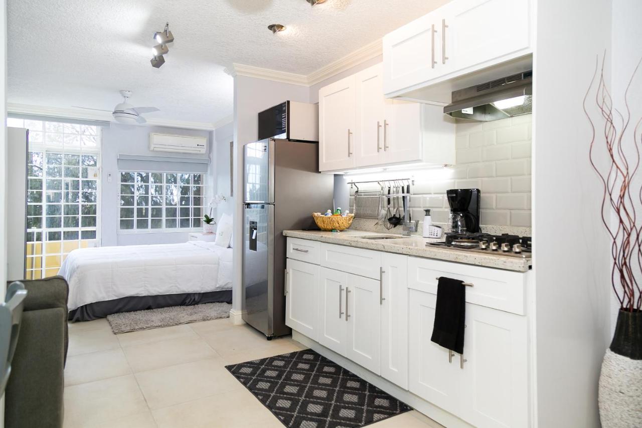 Choose To Be Happy at Seymour #9 and #16 - Studio Apartments w Pool - 2