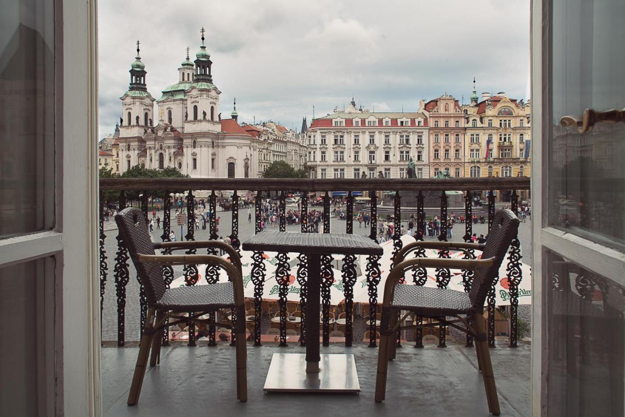 Old Town Square Residence by Emblem photo