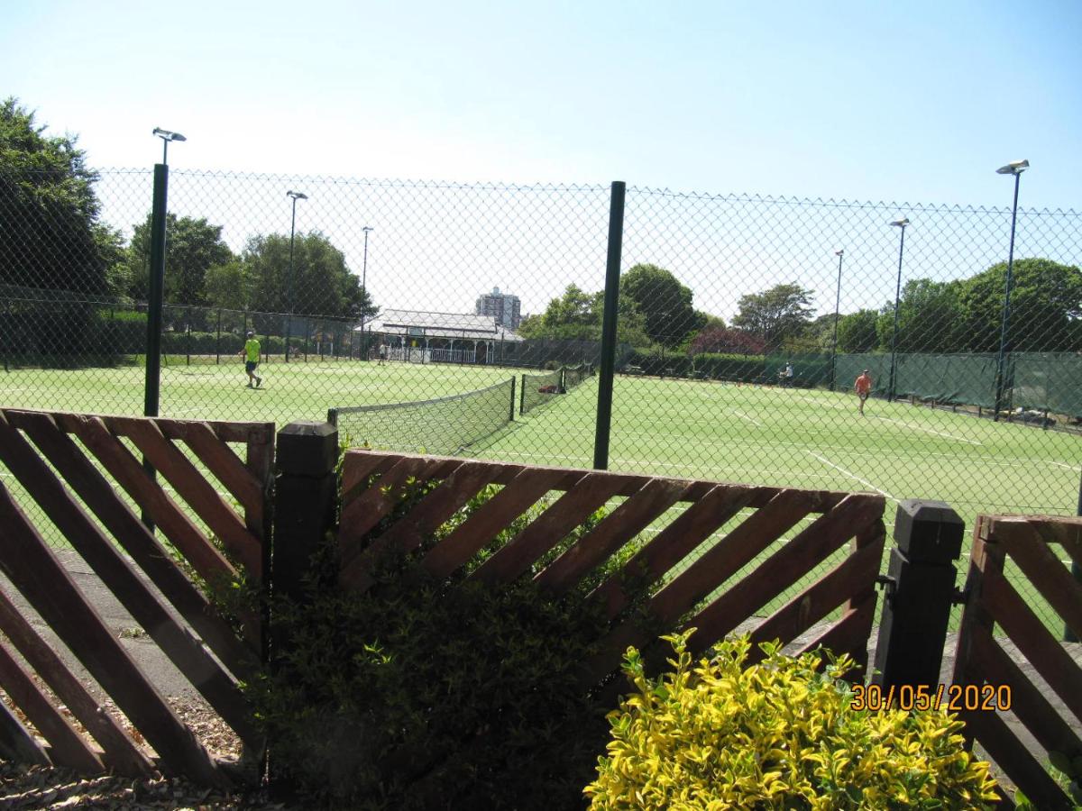 Tennis court: Fort House