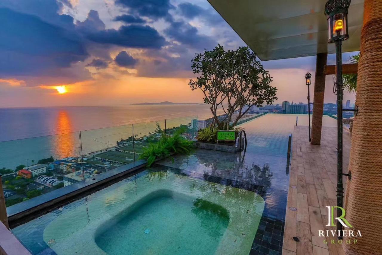 Rooftop swimming pool: Riviera Jomtien by Pattaya Paradise 1