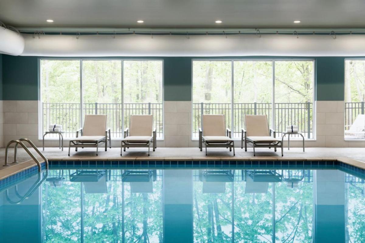 Heated swimming pool: Holiday Inn Express & Suites - Kokomo South, an IHG Hotel