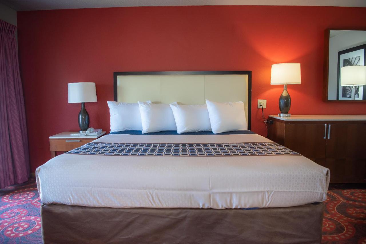 Spencer Inn & Suites — photo 12