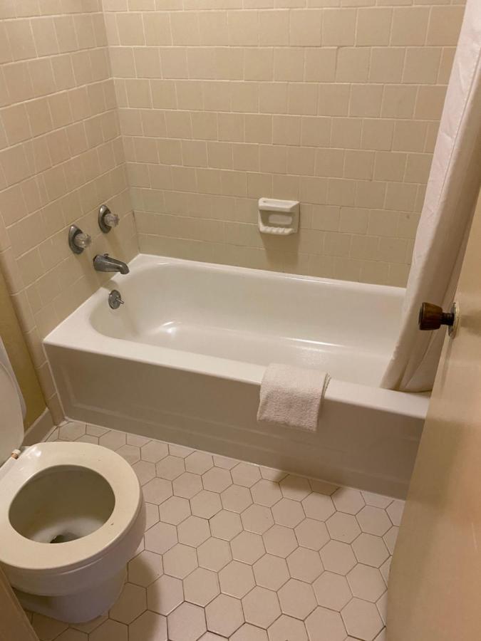 Budget Inn — photo 10