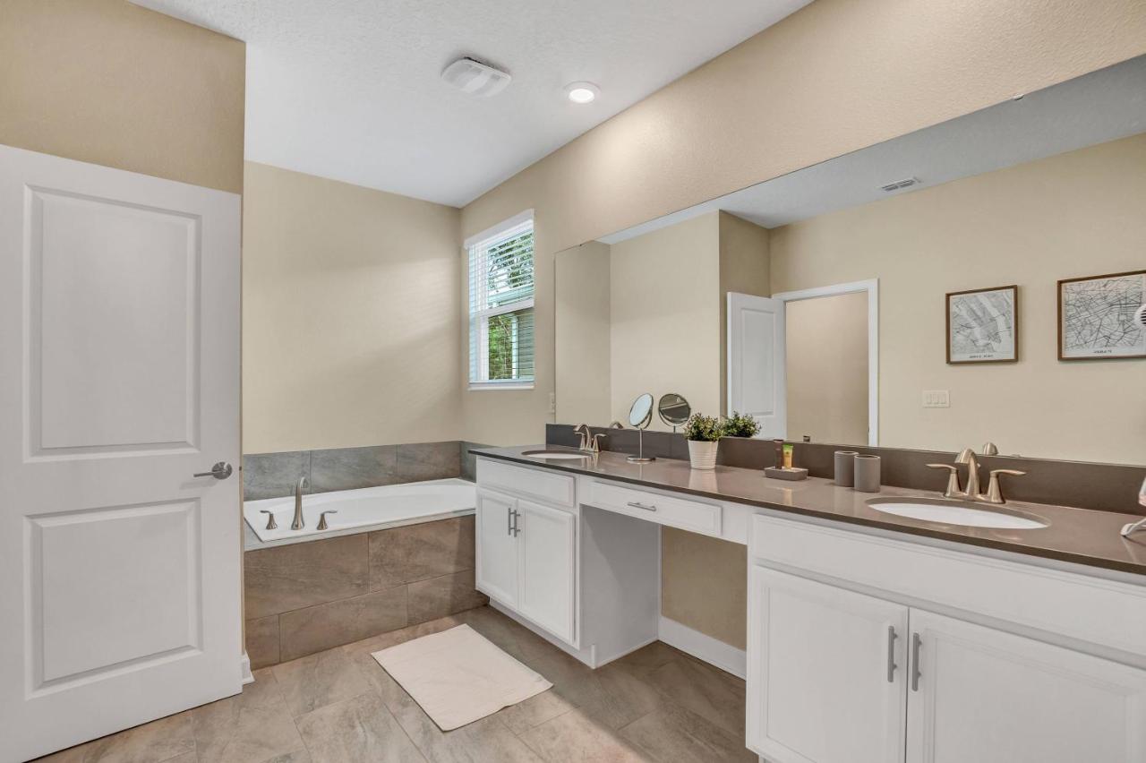 Orlando Vacation Rentals Homes - Storey Lake Resort — photo 3