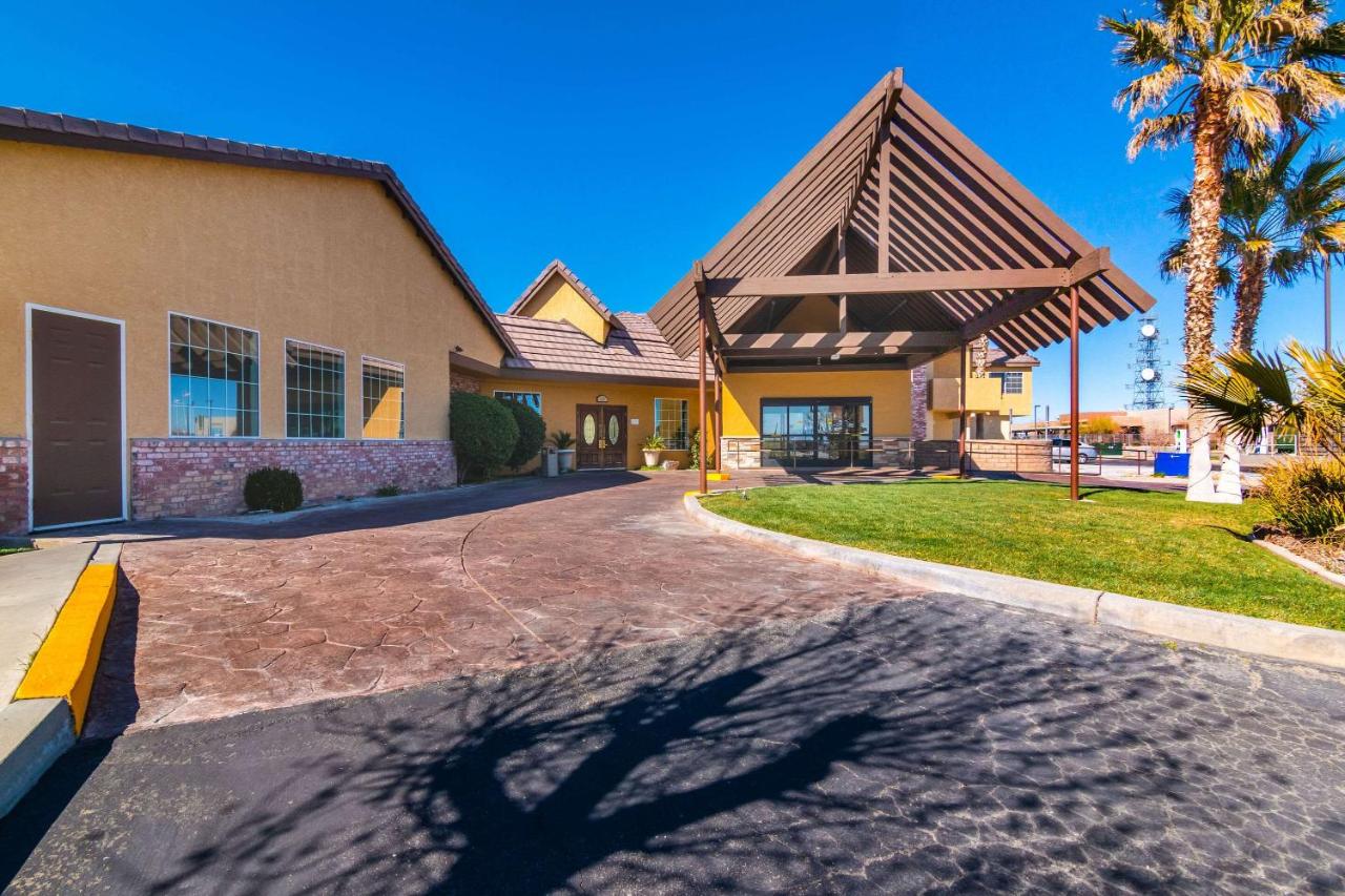 Mariah County Inn & Suites — photo 9