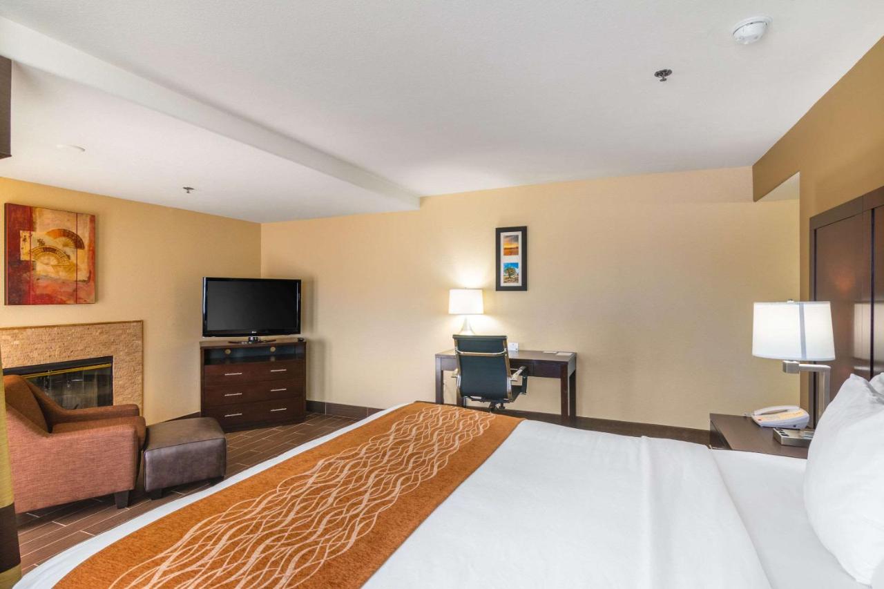 Mariah County Inn & Suites — photo 21
