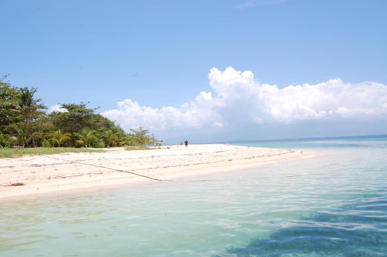 Beach: Arena Island Resort