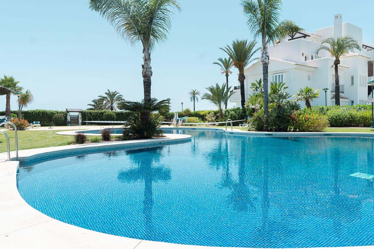 Front-line garden apartment in Palm Beach, Marbella, Marbella ...