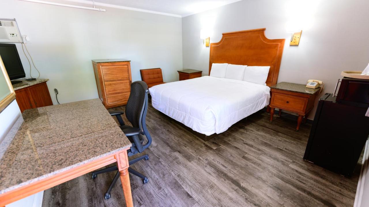 Oaks Motel — photo 20