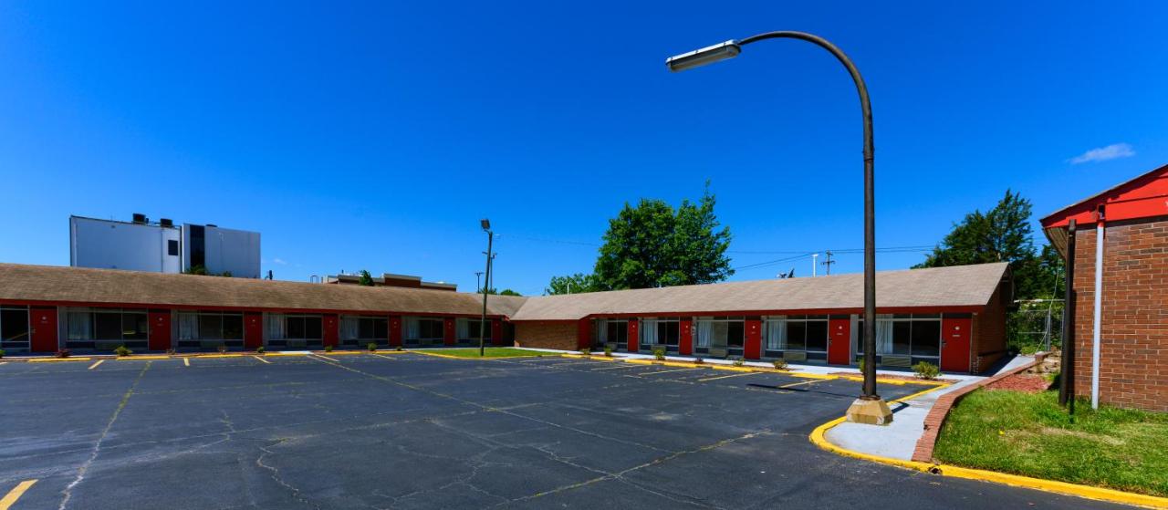 Oaks Motel — photo 17
