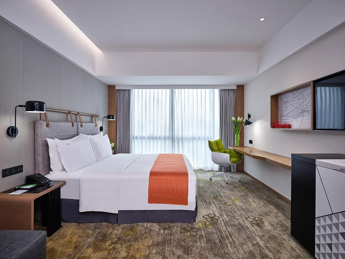 Holiday Inn Guangzhou South Lake, an IHG Hotel photo