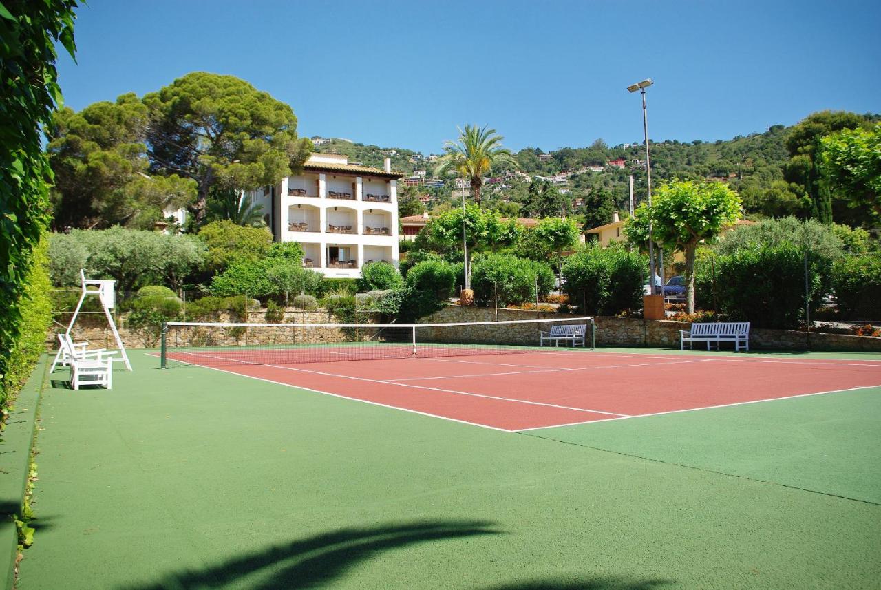 Tennis court: Hotel Aigua Blava