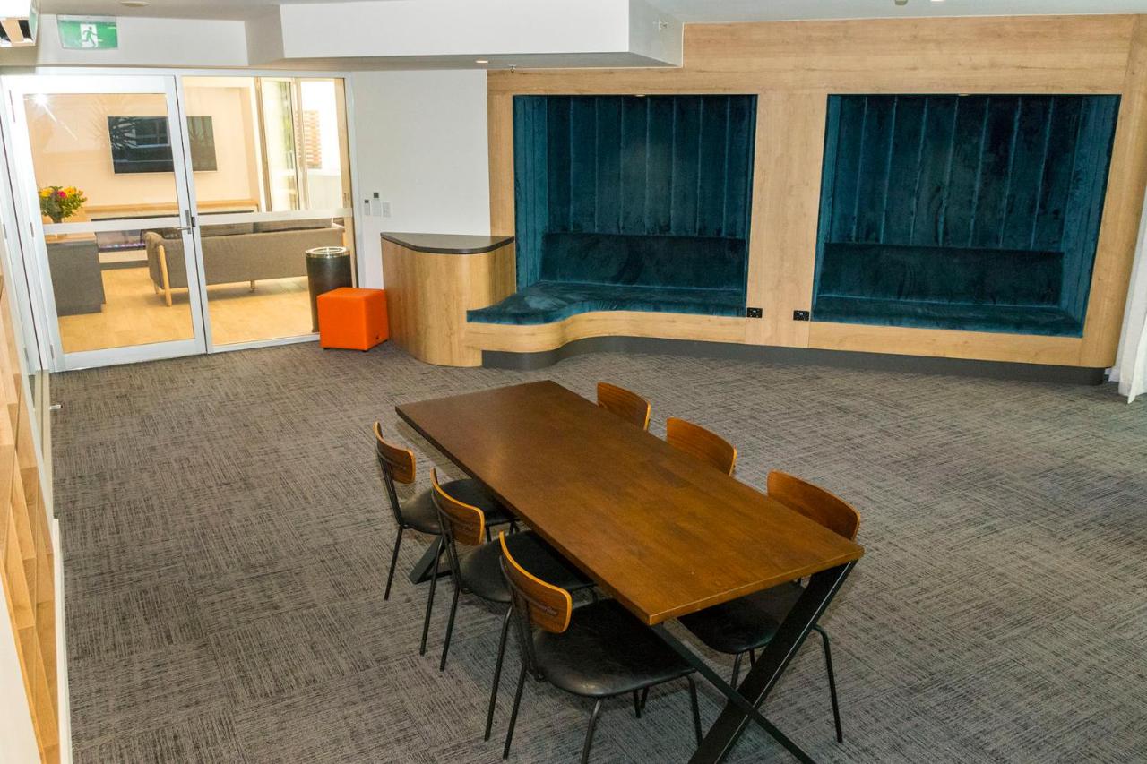 Evolution Apartments photo