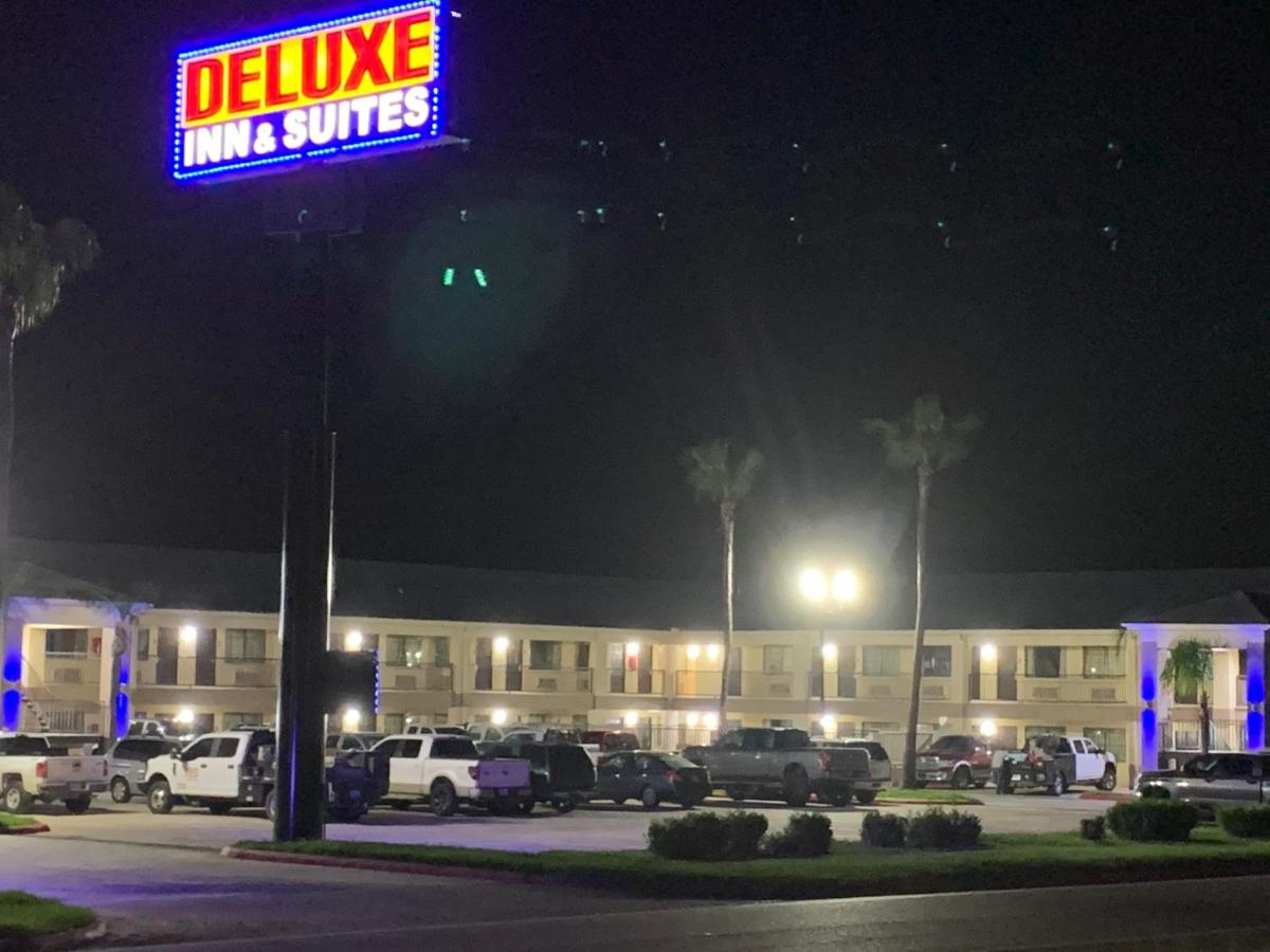 Deluxe Inn & Suites — photo 20