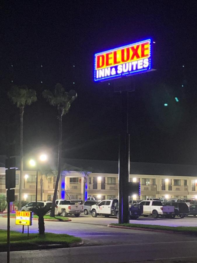 Deluxe Inn & Suites — photo 18