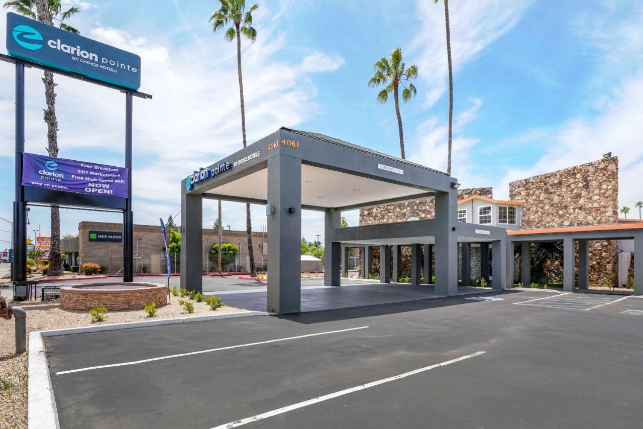 {{ hotelInfo.altText }}