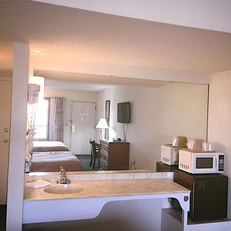 Travelers Inn — photo 17