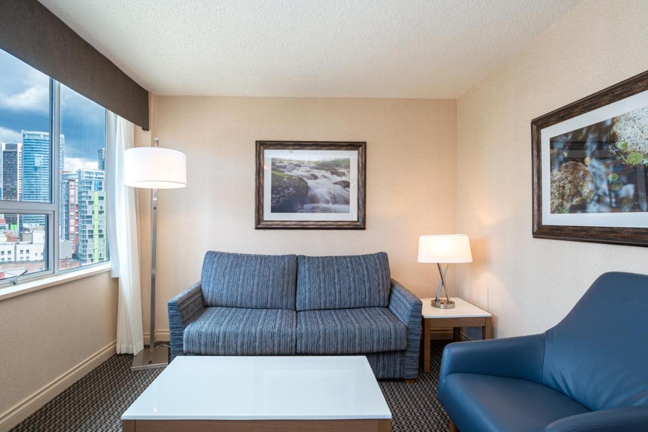 Best Western Premier Chateau Granville Hotel & Suites & Conference Centre photo
