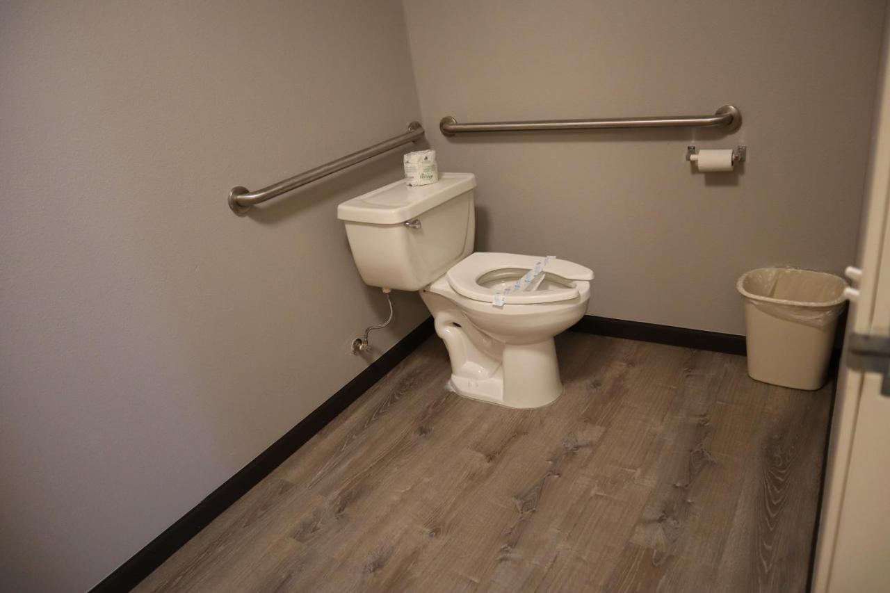 Express Inn & Suites — photo 9