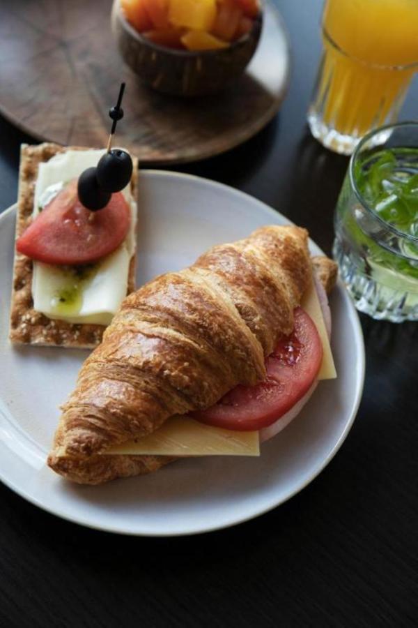 Quentin Arrive Hotel - 3