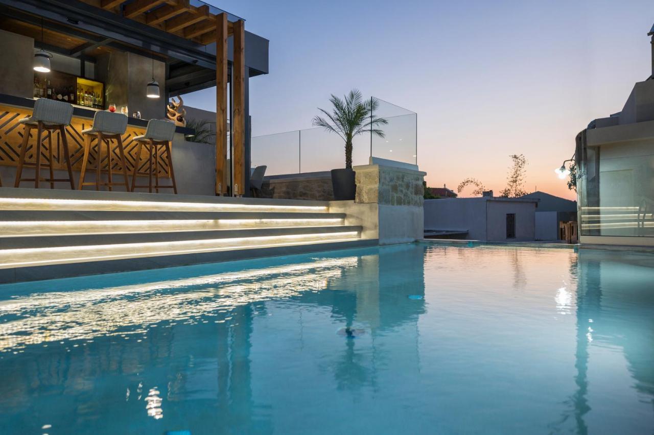 Heated swimming pool: Casa D'Irene Deluxe Hotel