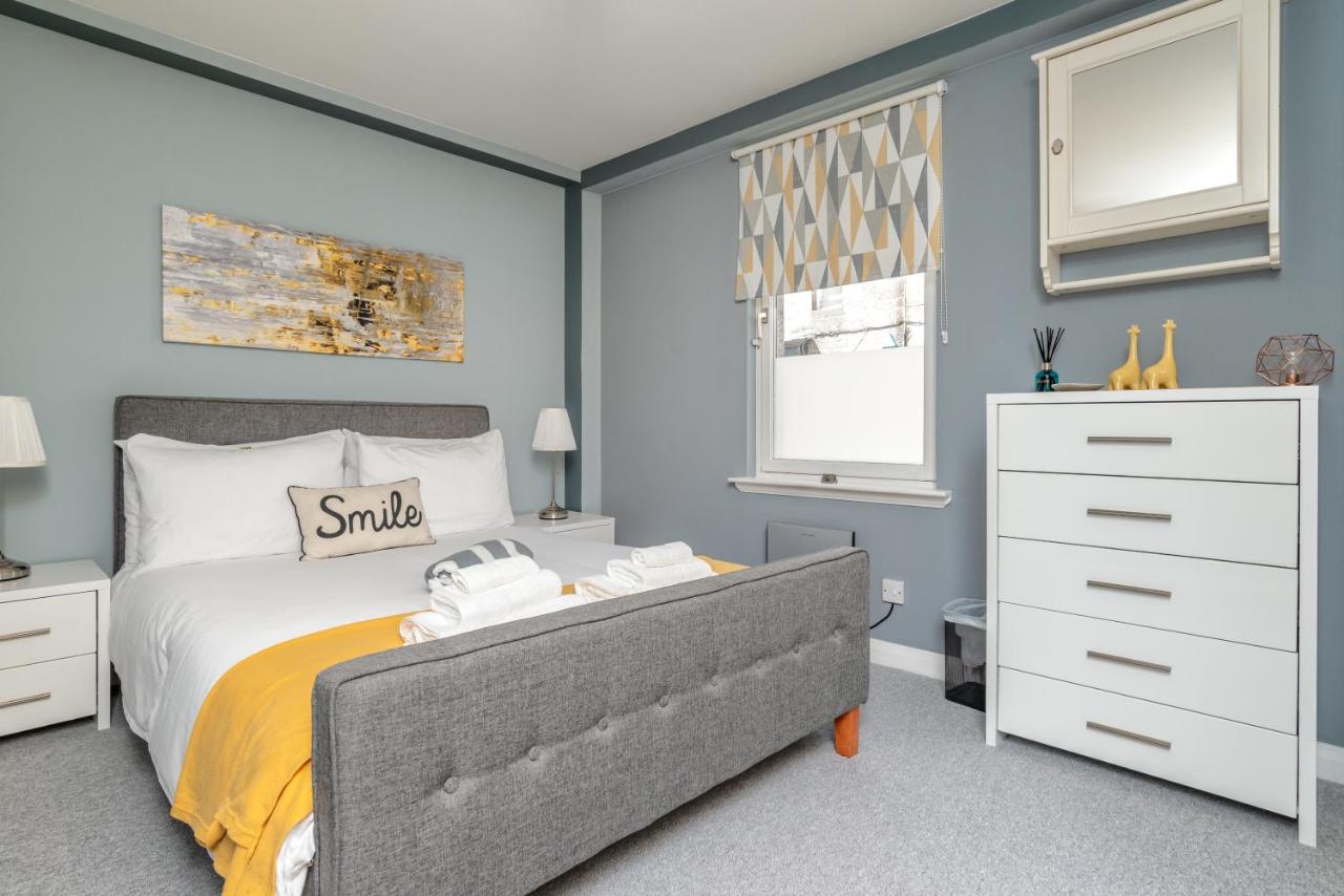 {{ hotelInfo.altText }}