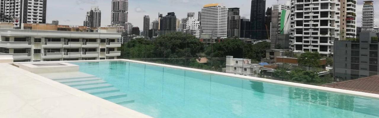 Rooftop swimming pool: Ashley Hotel BKK