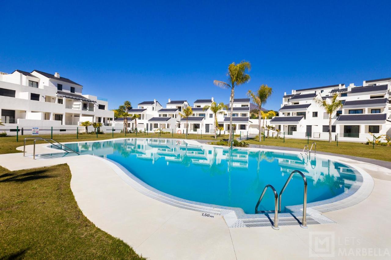 Estepona Sunsets - Modern 3-BR Beachside Apartment, Estepona ...