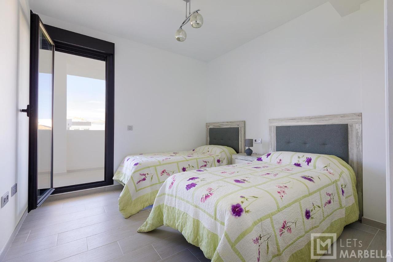 Estepona Sunsets - Modern 3-BR Beachside Apartment, Estepona ...