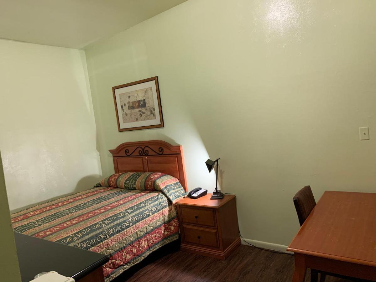 Economy Inn — photo 22