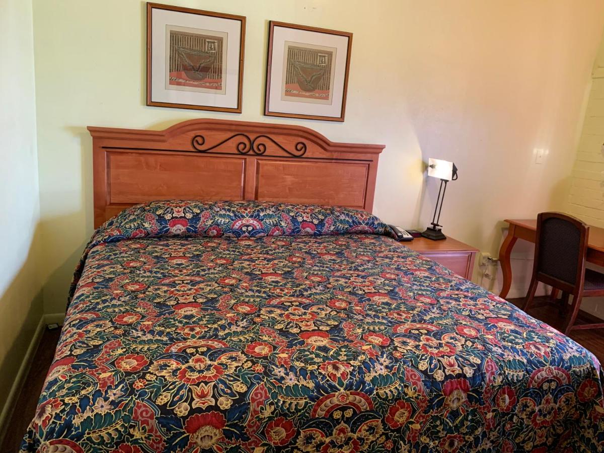 Economy Inn — photo 20
