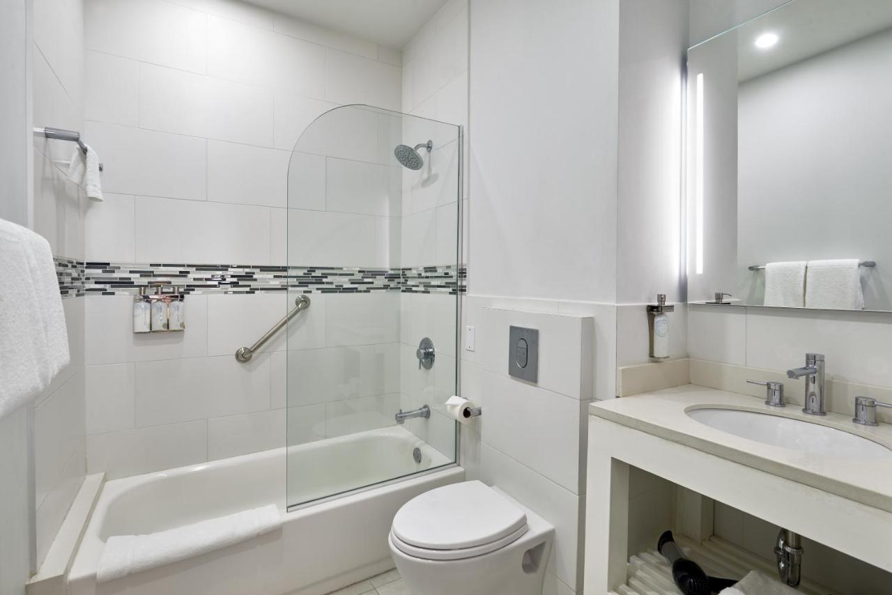 R Hotel Kingston - 4