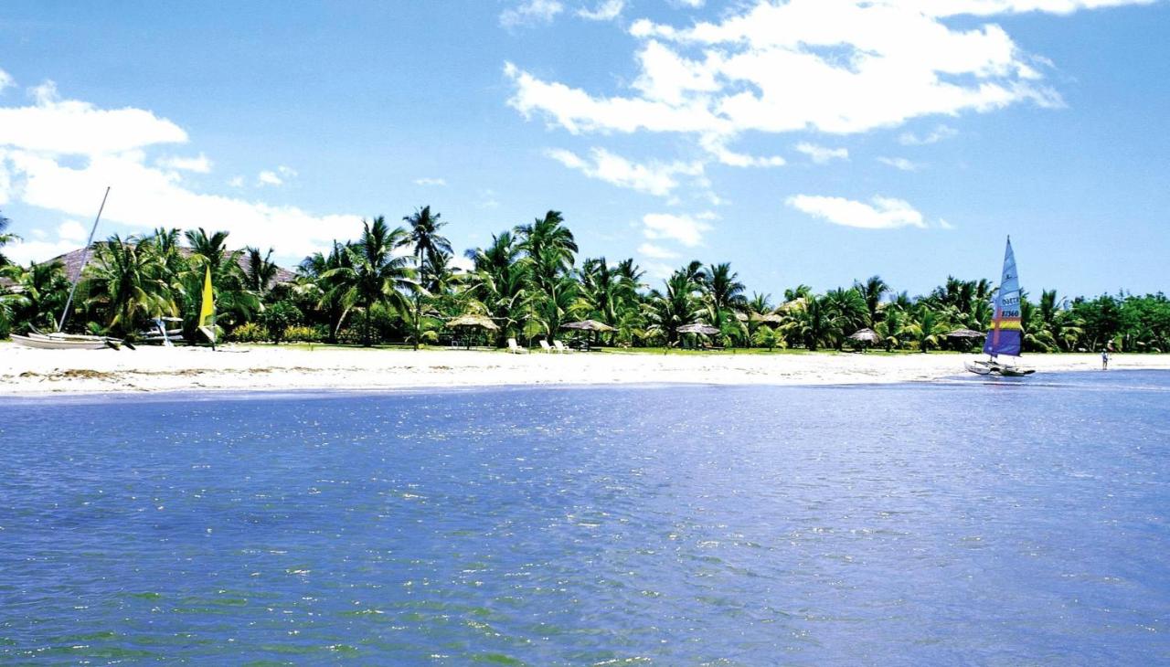 Beach: Club Fiji Resort