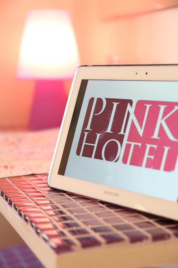 Pink Hotel - Laterooms
