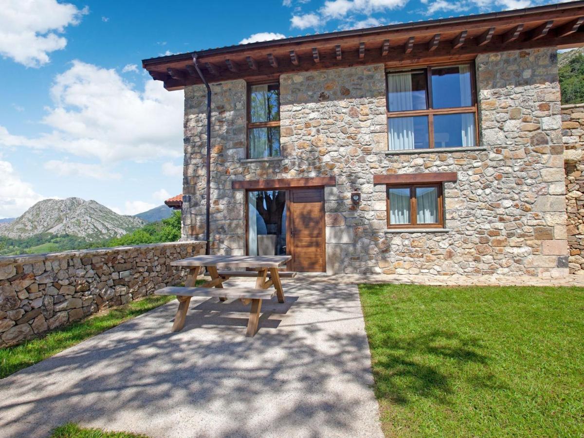 Modern Mansion in Cangas de Onis with Meadow View, Bodes ...
