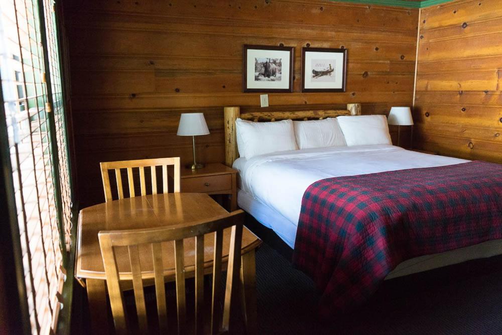 Shaver Lake Village Hotel — photo 18