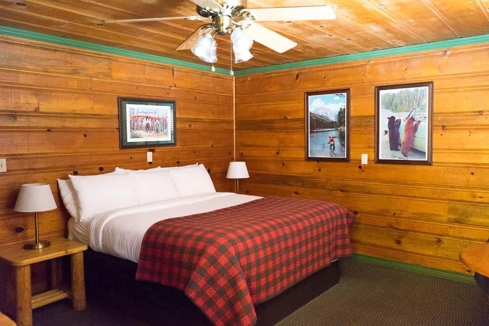 Shaver Lake Village Hotel — photo 13