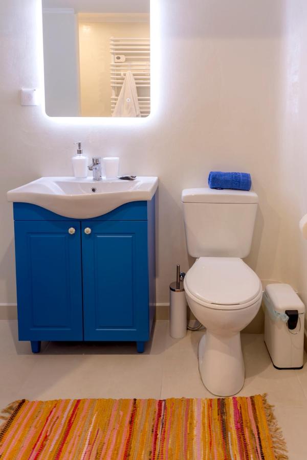 Blue And White Apartment VIPGreece - 3