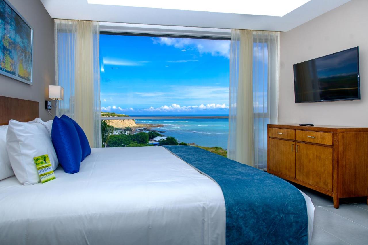 Beach: Wyndham Manta Sail Plaza Hotel and Convention Center