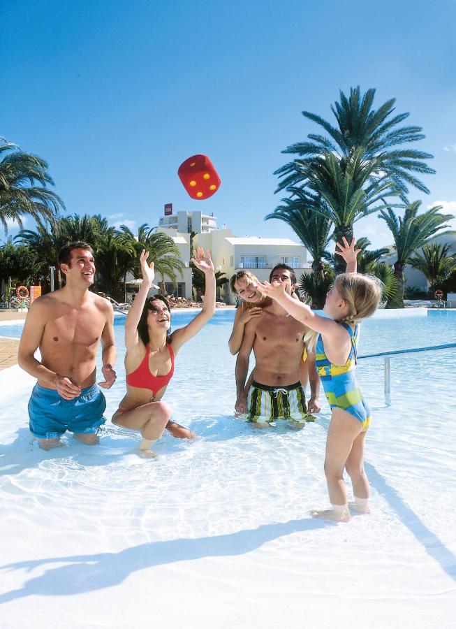 Heated swimming pool: Hotel Riu Oliva Beach Resort - All Inclusive