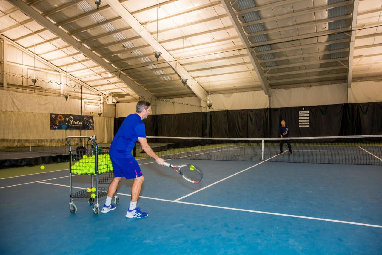 Tennis court: Topnotch Resort