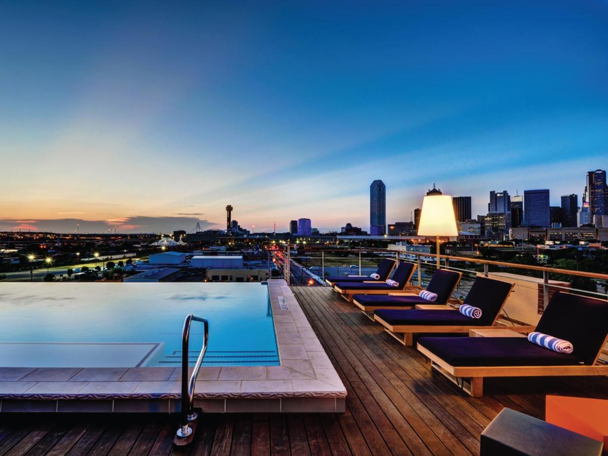 Rooftop swimming pool: Canvas Hotel Dallas