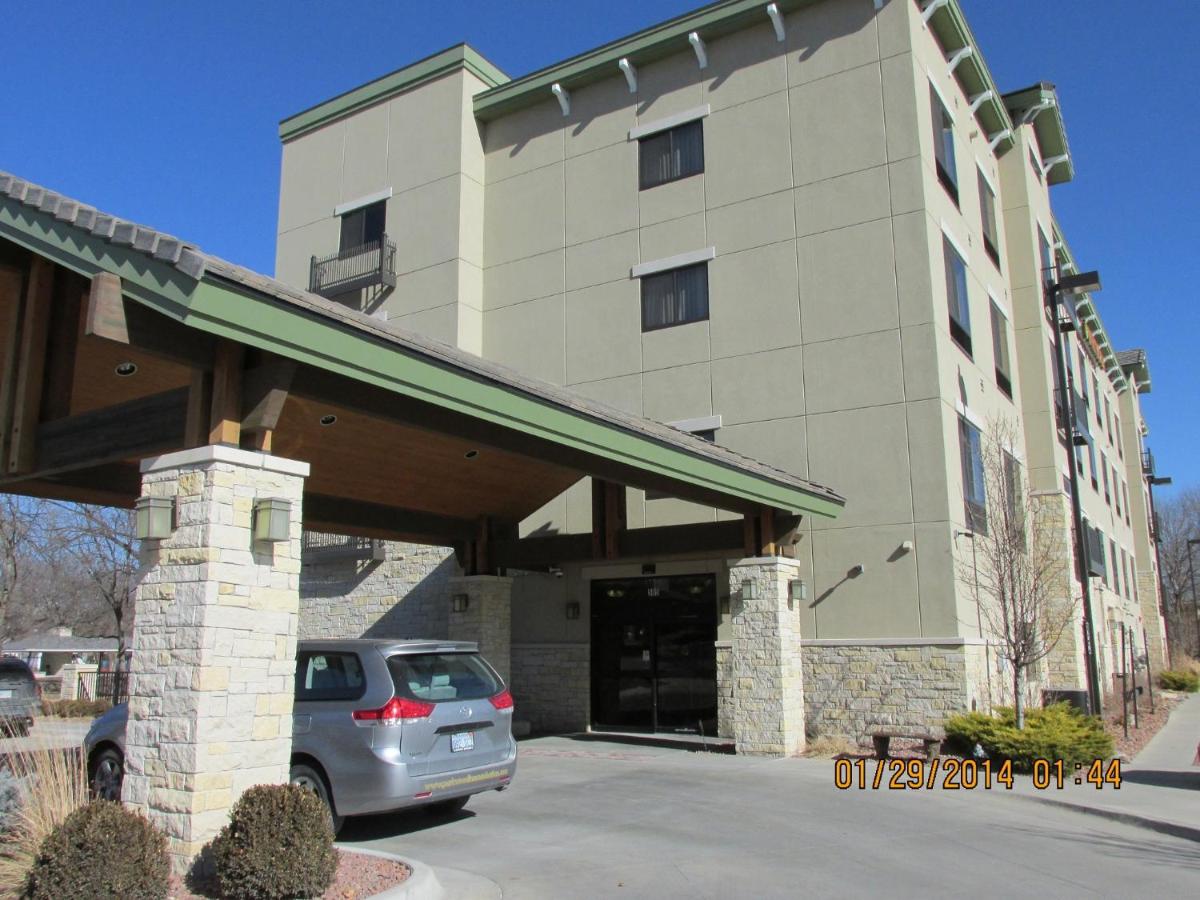 Parkwood Inn & Suites — photo 12