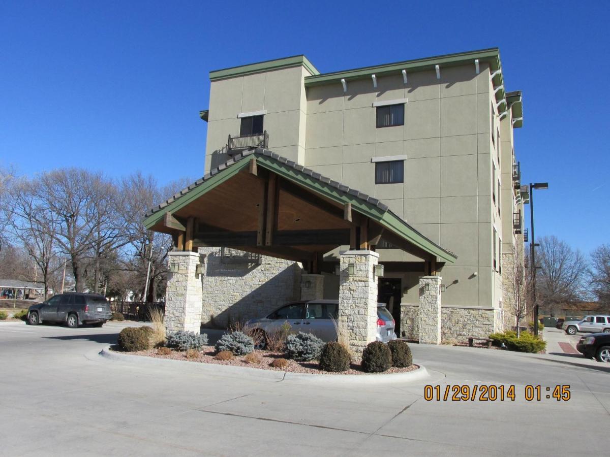 Parkwood Inn & Suites — photo 5