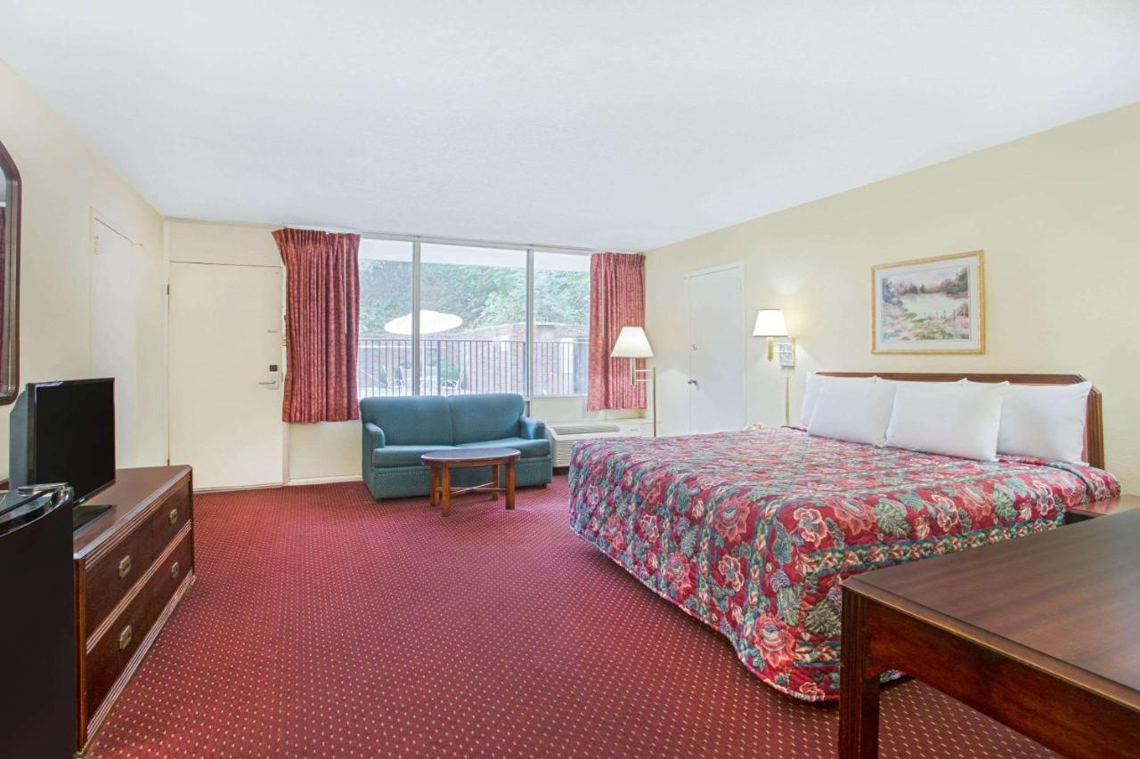Bristol Parkway Inn — photo 2