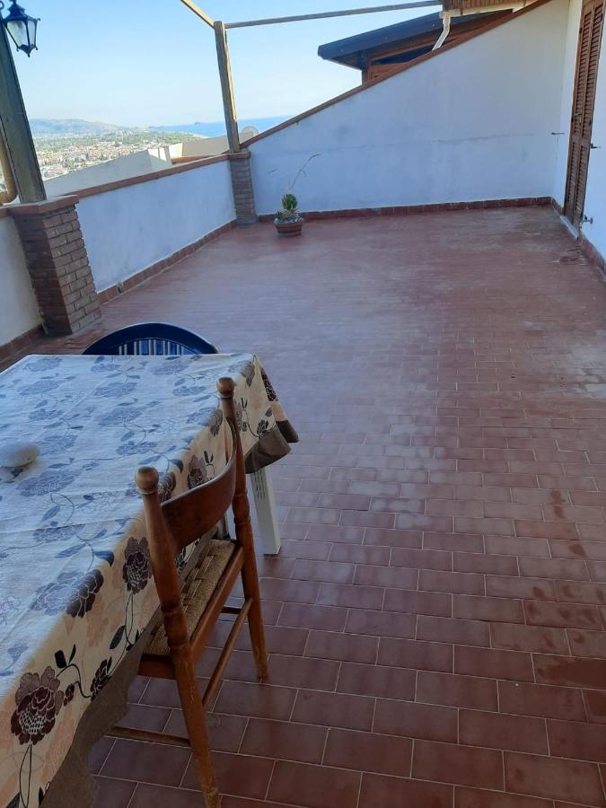 Appartamento panoramico con vista mare e montagna photo