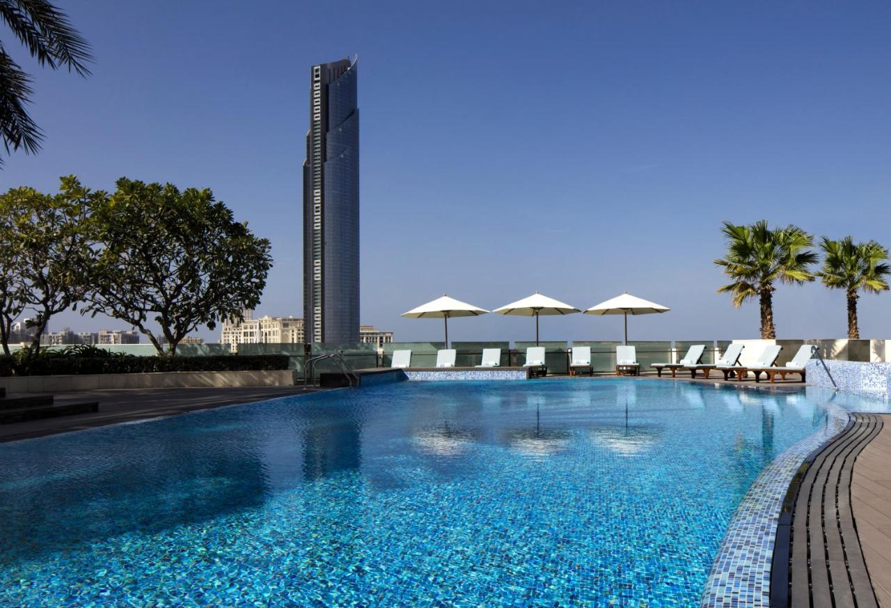 Heated swimming pool: Crowne Plaza Dubai Festival City